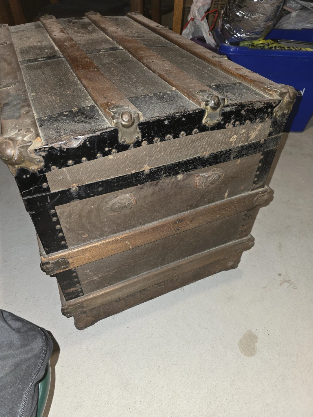 Antique steamer trunk - photo 3