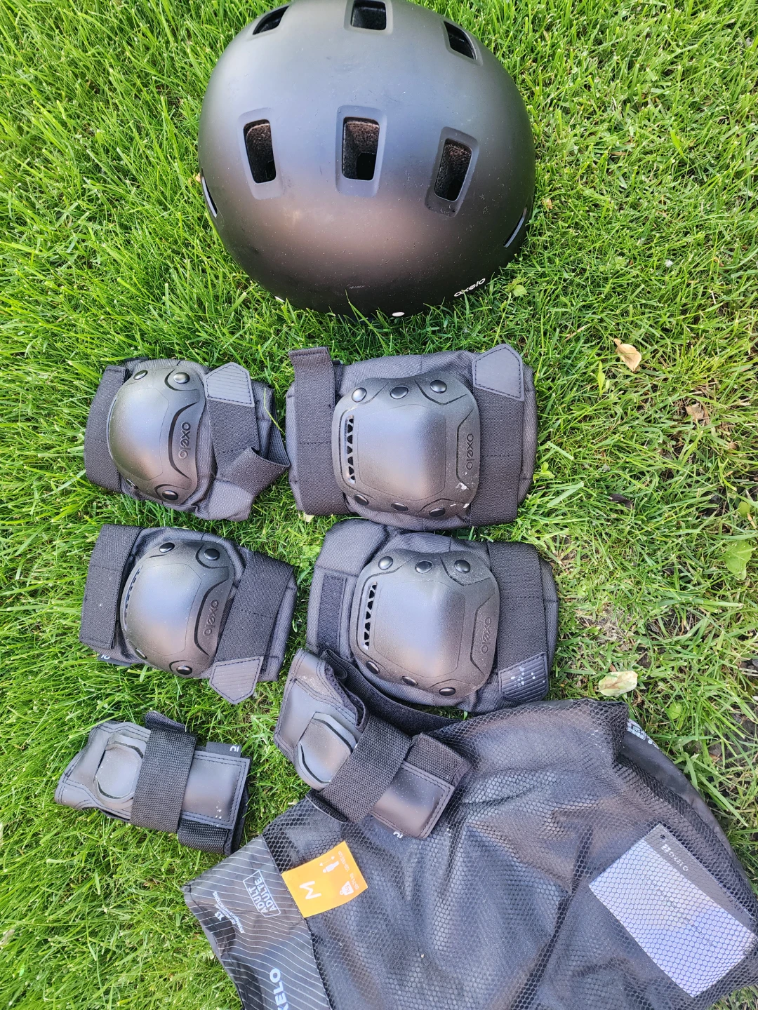 Oxeo Helmet and Protective Gear Set - photo 2