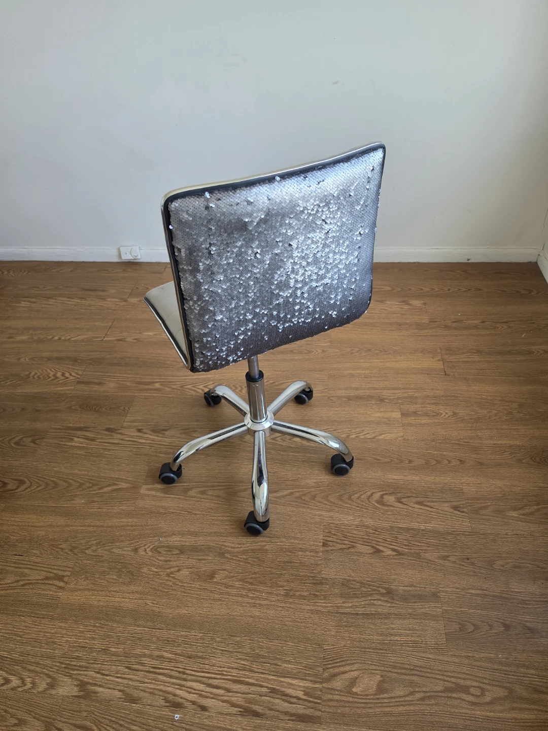 Office Chair with Reversible Sequin Back - photo 2