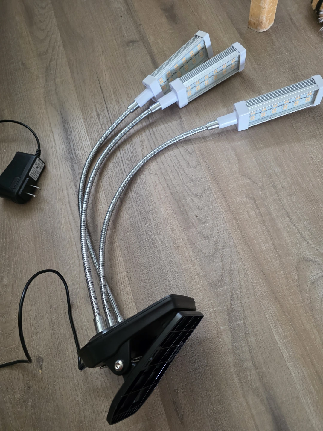 Clip-on Grow Light with 3 Flexible Goosenecks