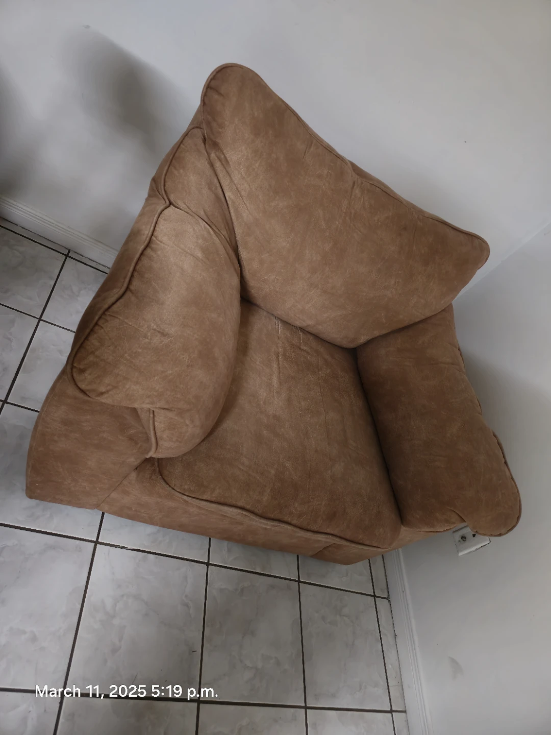 Brown Armchair - photo 3