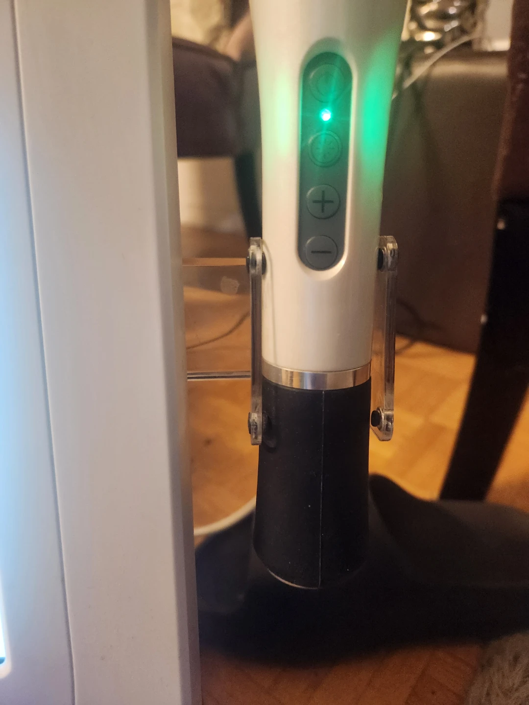 Pollogen facial machine - photo 3