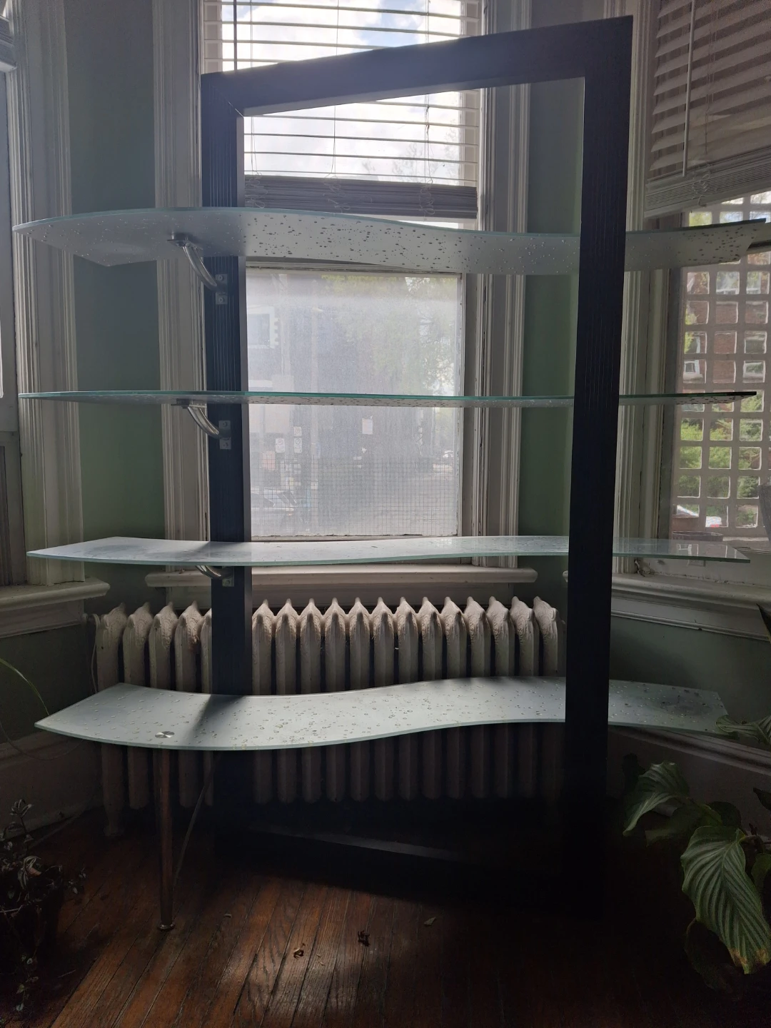 Unique wave shelf unit