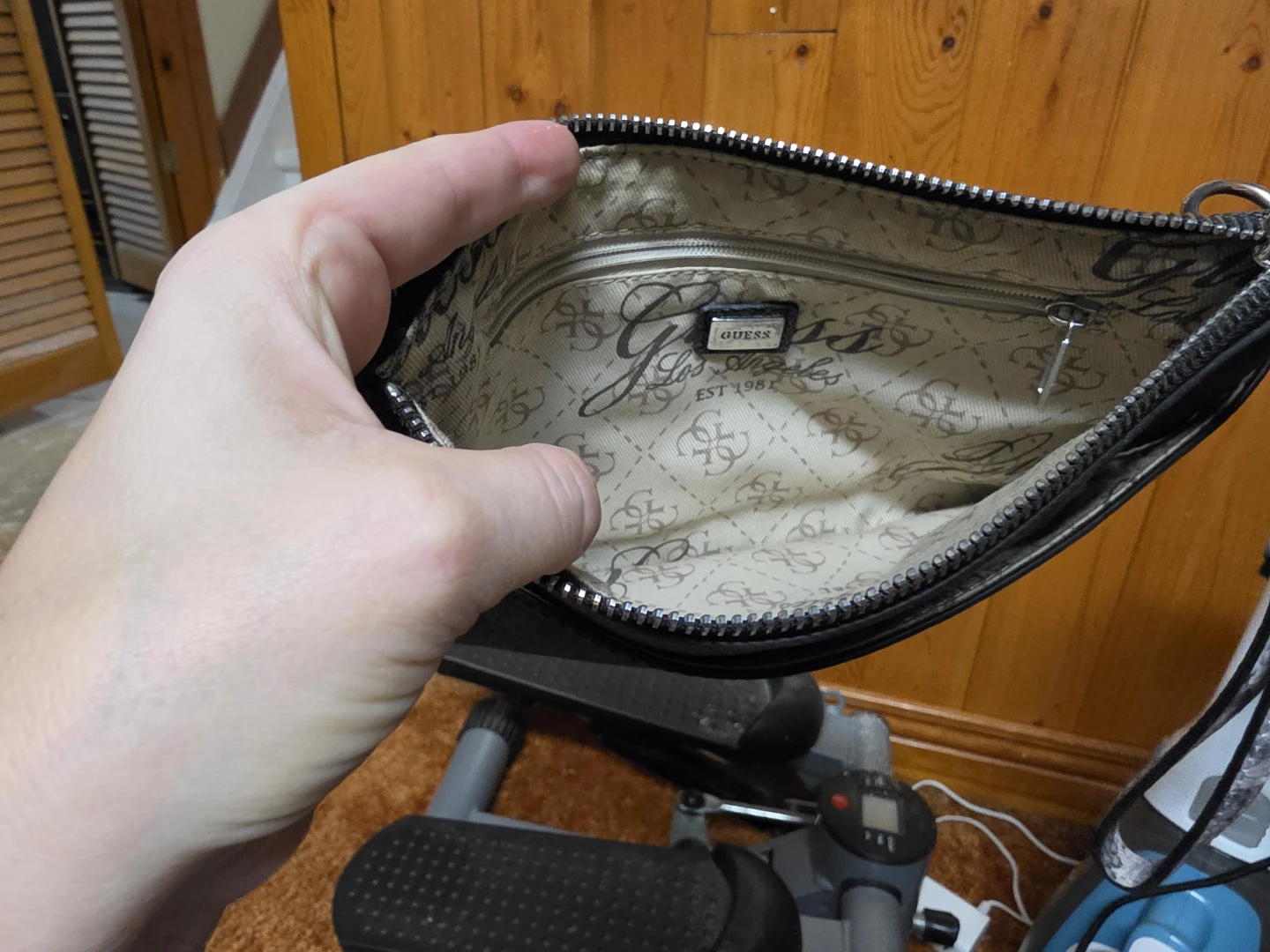 Guess Wristlet Clutch - photo 2