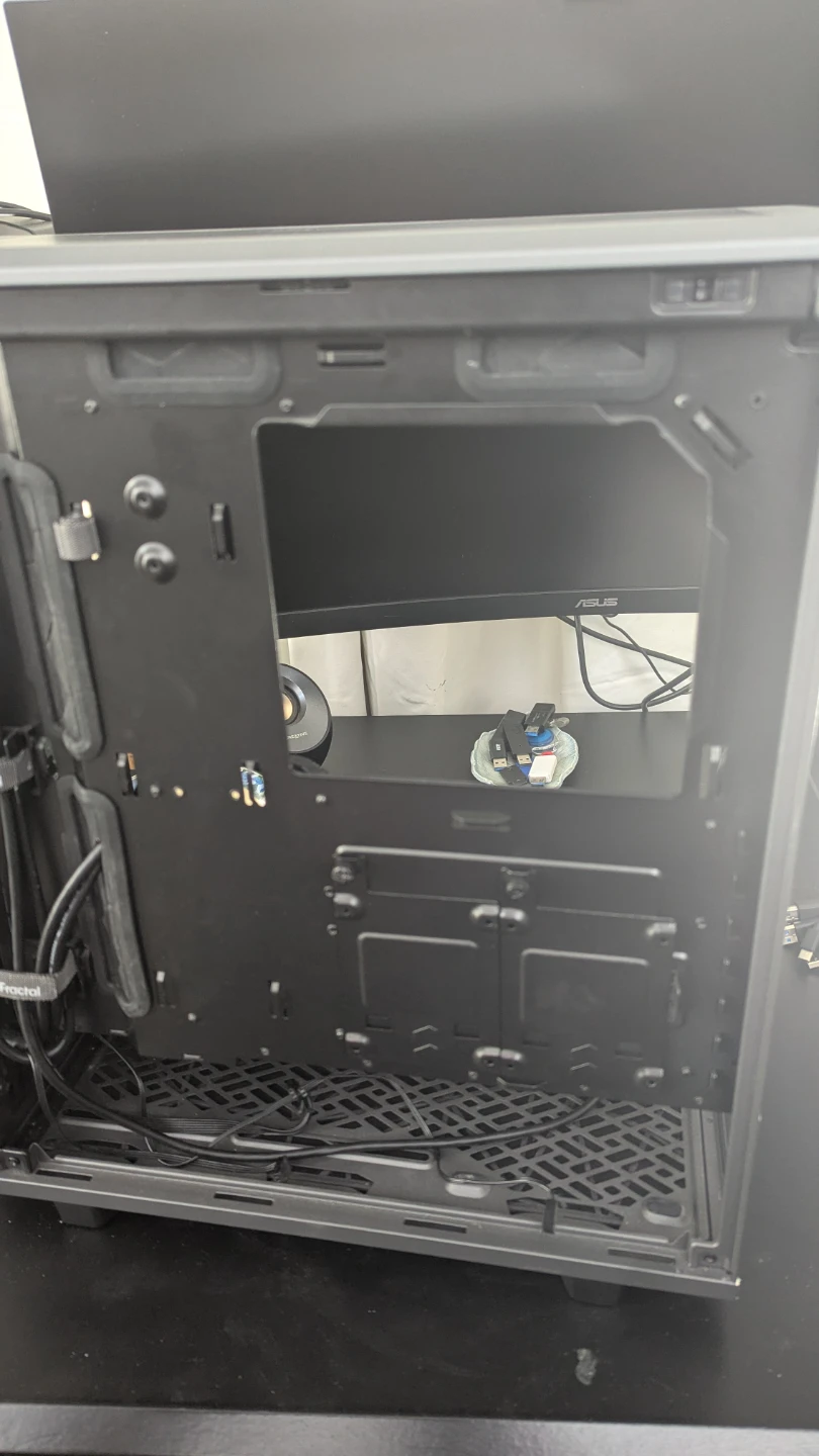 Fractal Design PC Case - photo 3