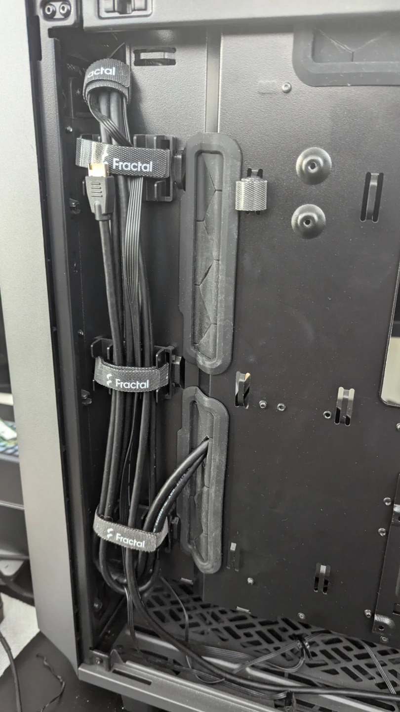 Fractal Design PC Case - photo 4