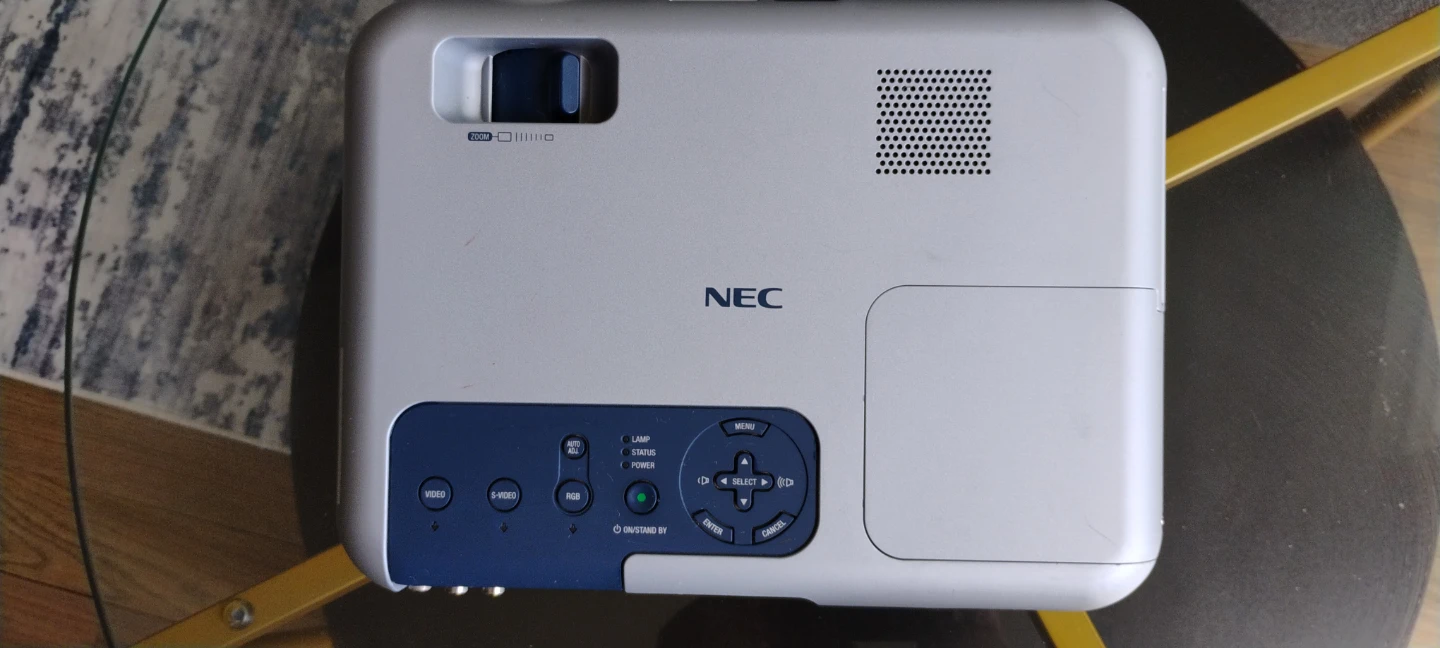 NEC VT465 Projector