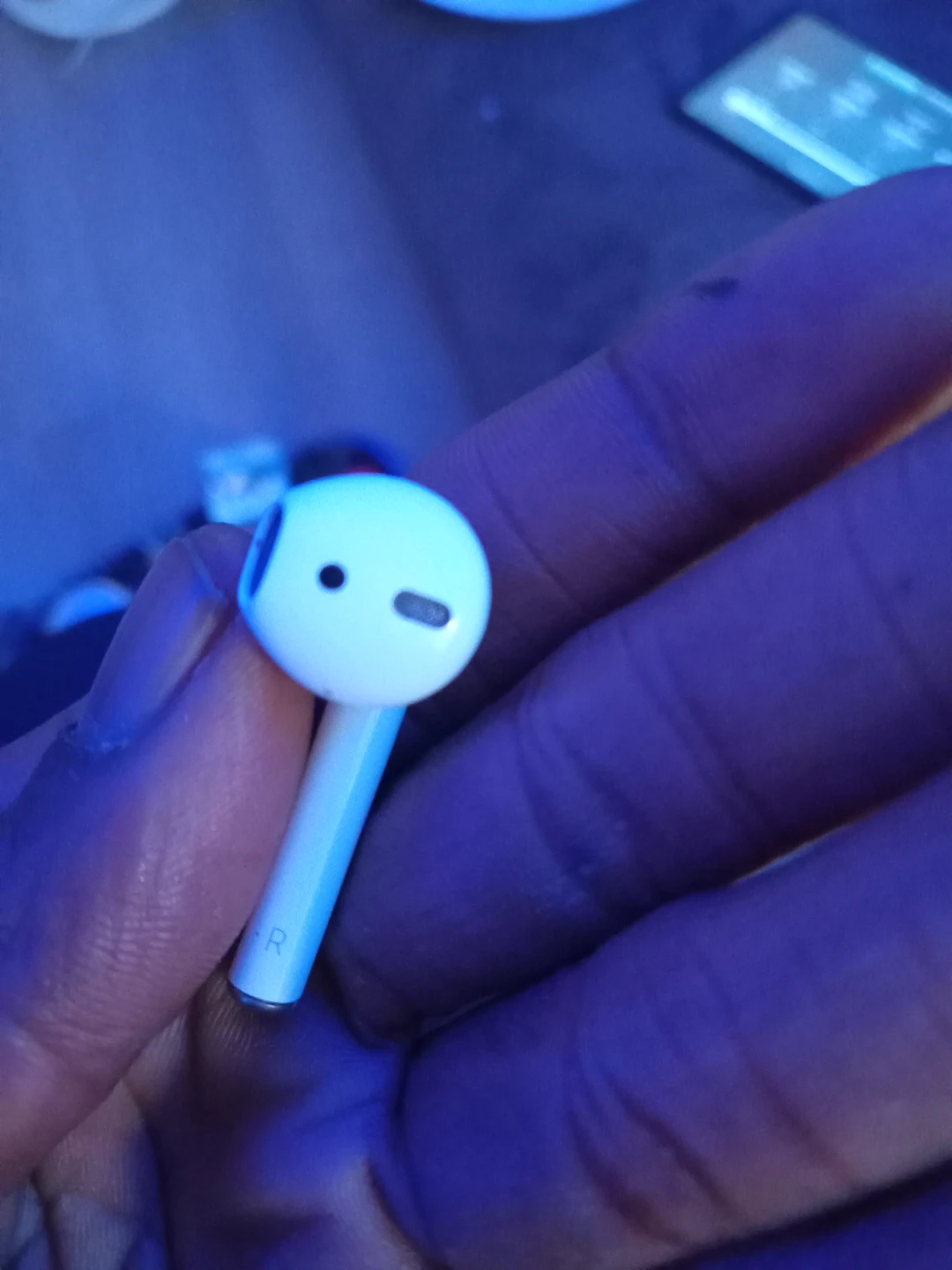White Apple AirPods (Right Earbud) - photo 2