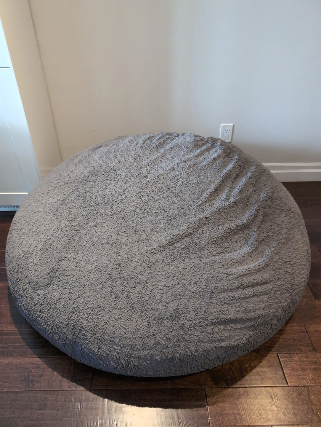 Grey Round Jumbo lounger/Costco Large bean bag
