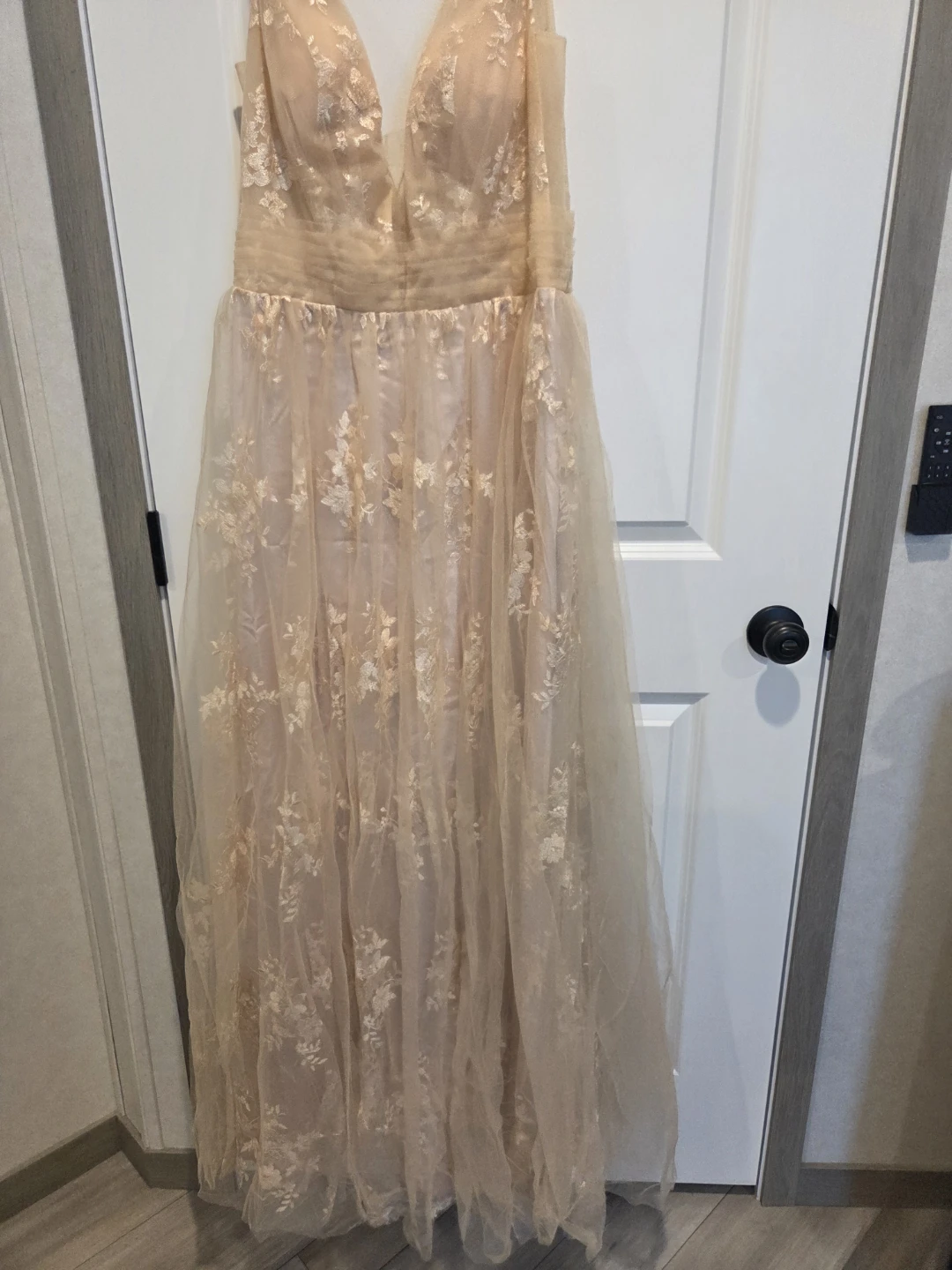 Women's Floral Tulle Gown - photo 3