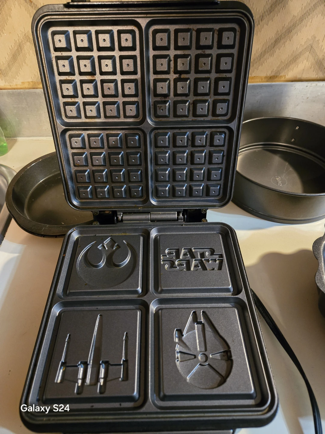 Star Wars Waffle Maker - photo 2