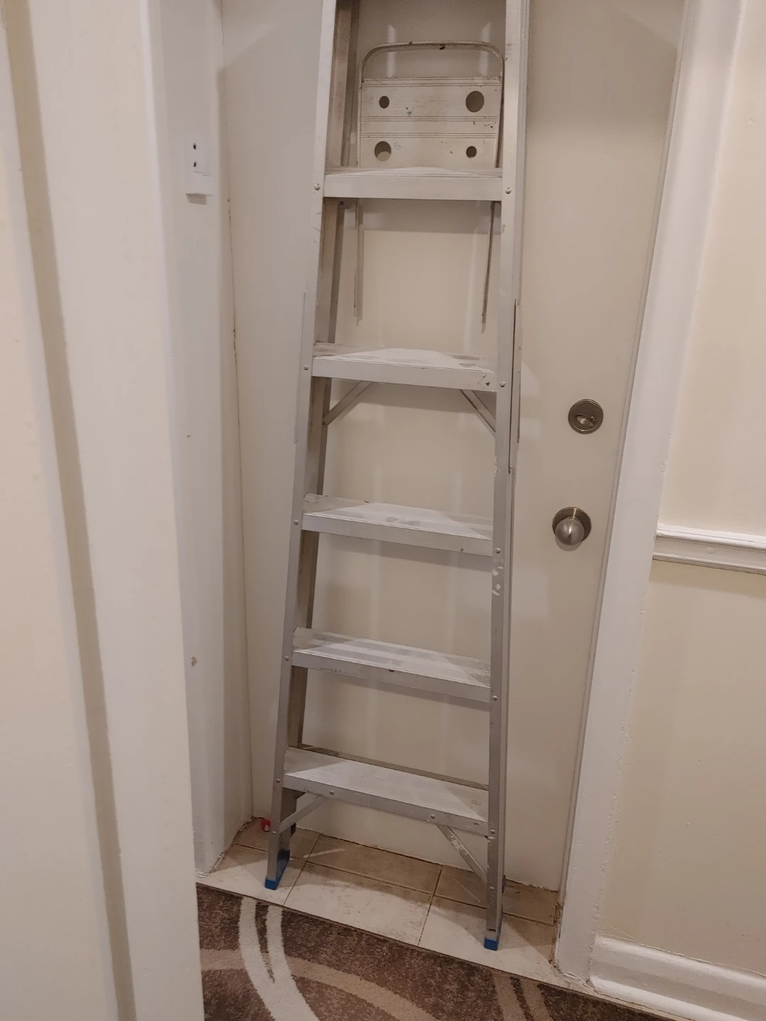 Aluminum Step Ladder 6ft - photo 3