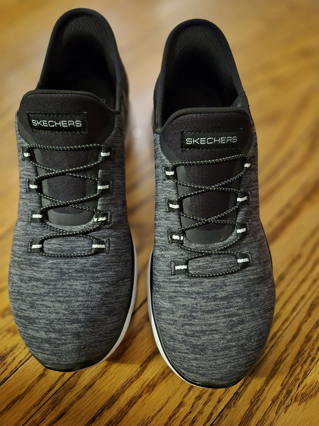 Running shoes Sketchers slip ins NEW