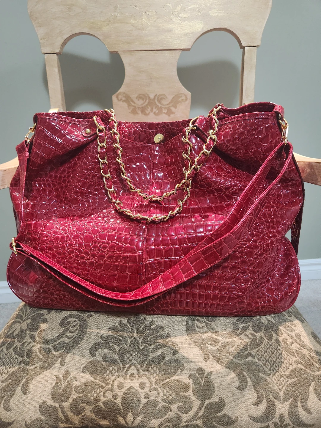 Red Croc Embossed Shoulder Bag with Gold Chain