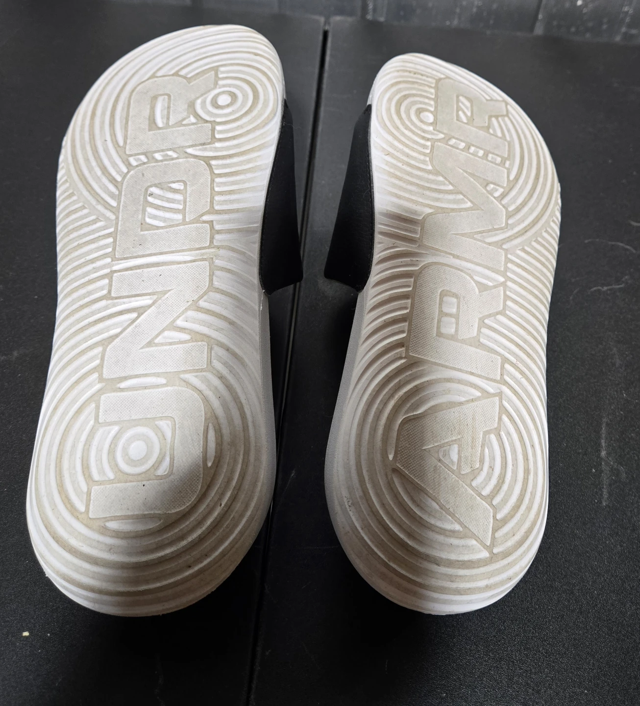 Under Armour Slides Youth Size 6 - photo 2
