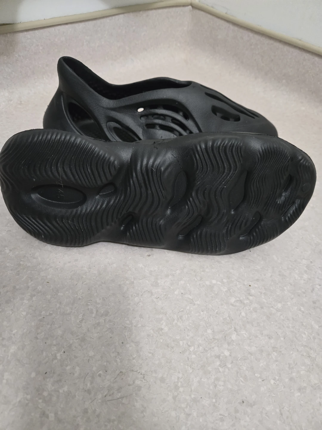 Black Yeezy Foam Runner Shoes - photo 3