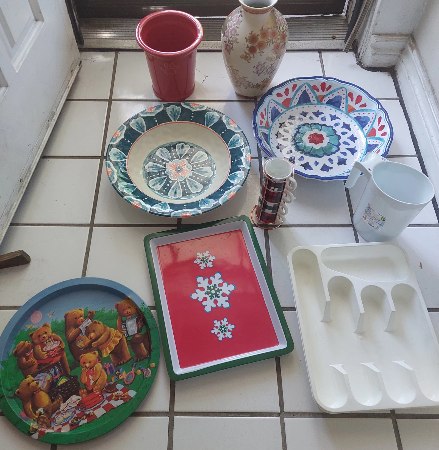 Assorted Kitchenware Lot
