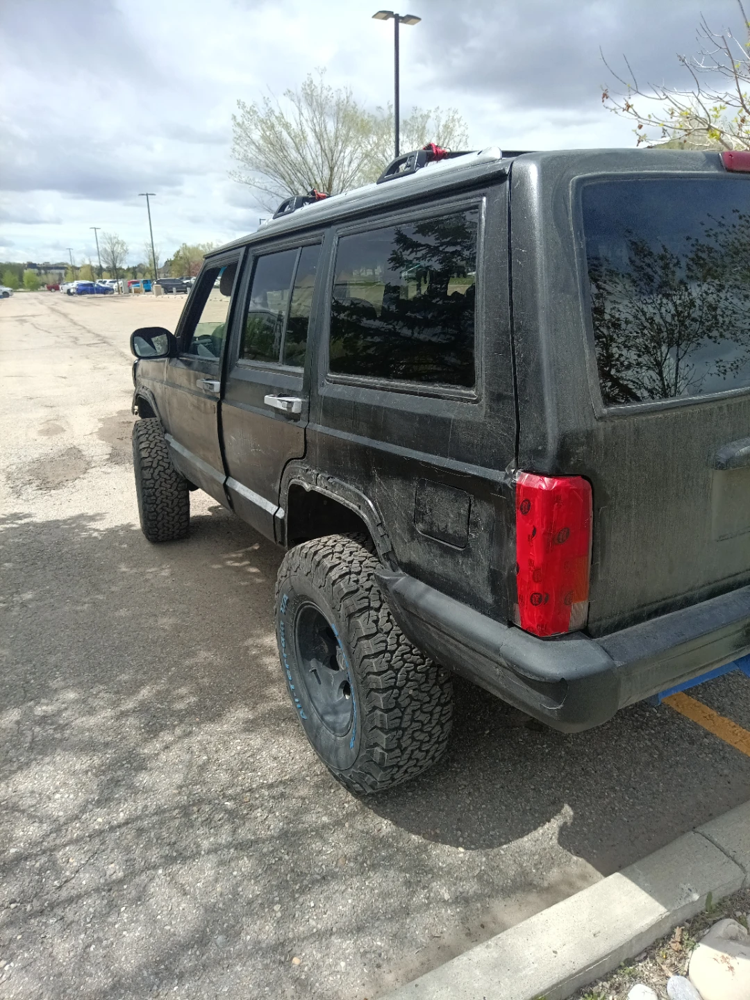 Black Jeep Cherokee XJ SUV - photo 3