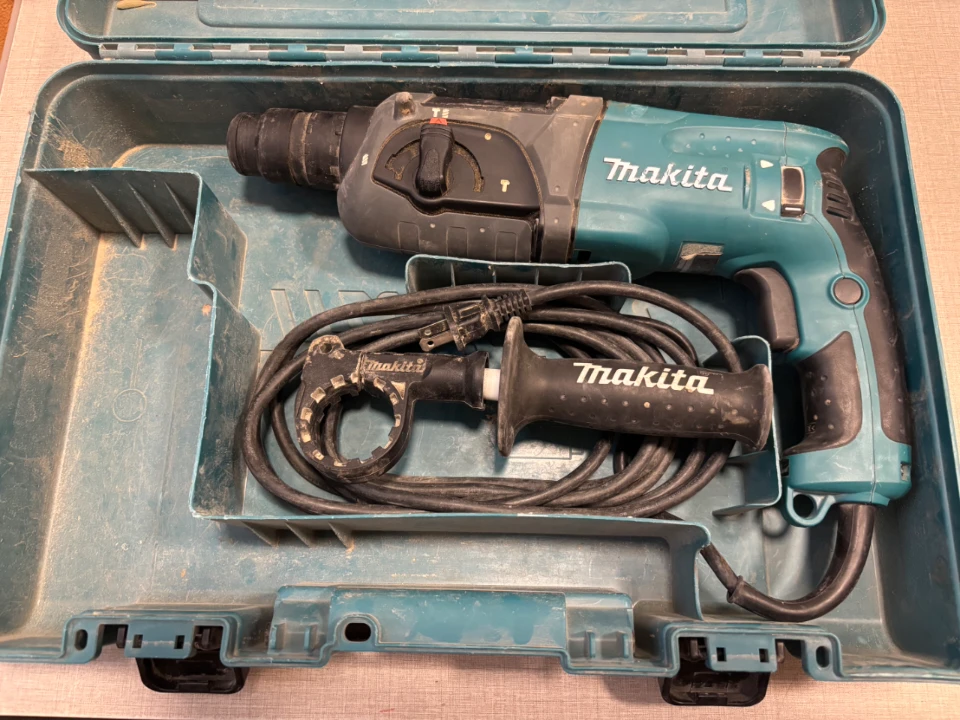 Makita Rotary Hammer Drill with Drill Bits