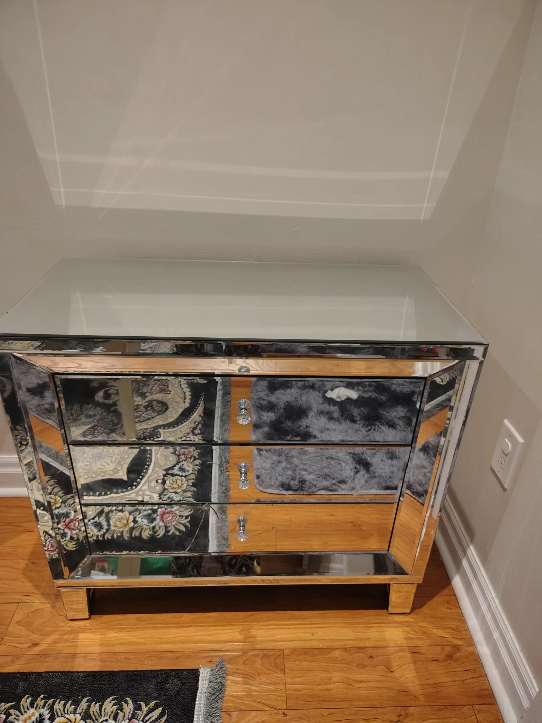 Mirrored 3-Drawer Chest - photo 3