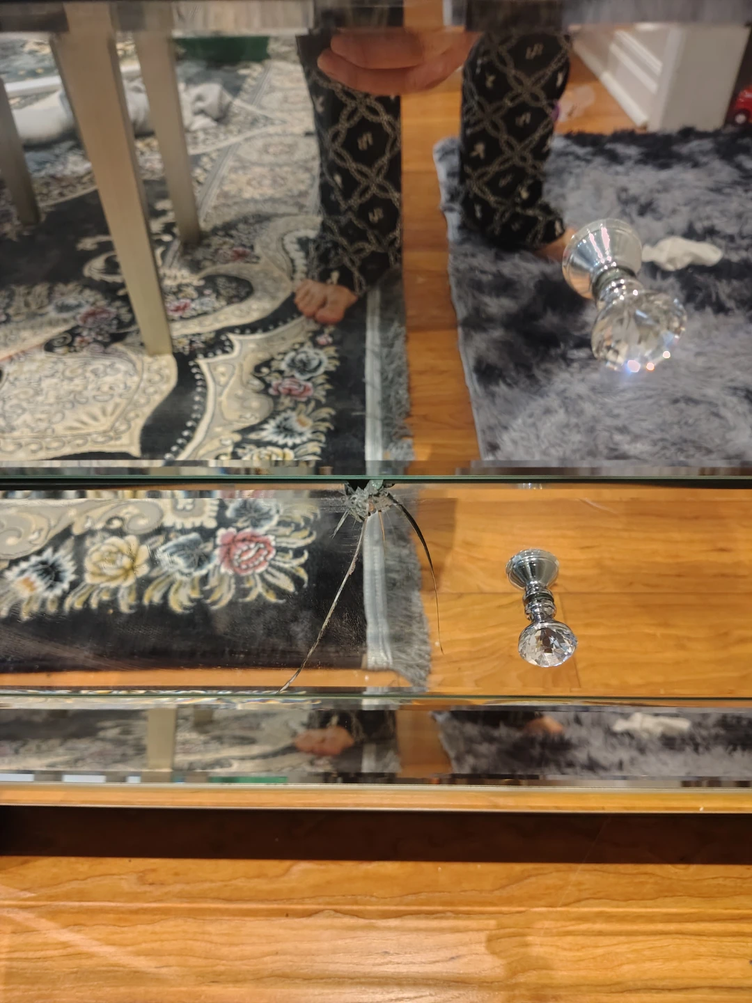 Mirrored 3-Drawer Chest - photo 4