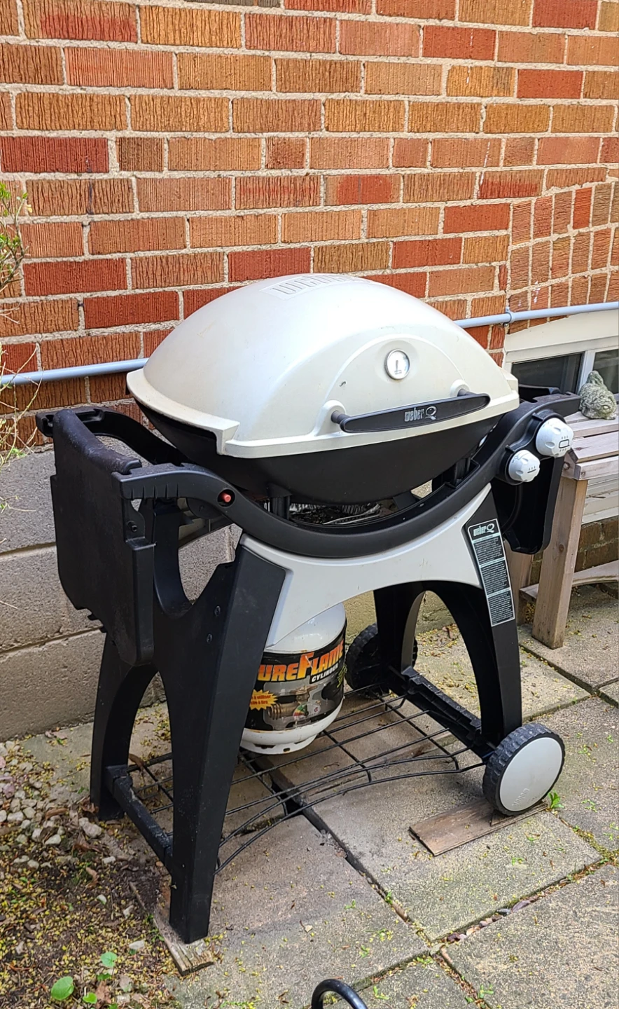 Weber Q-300 Propane BBQ Grill - Great Condition + Extras!