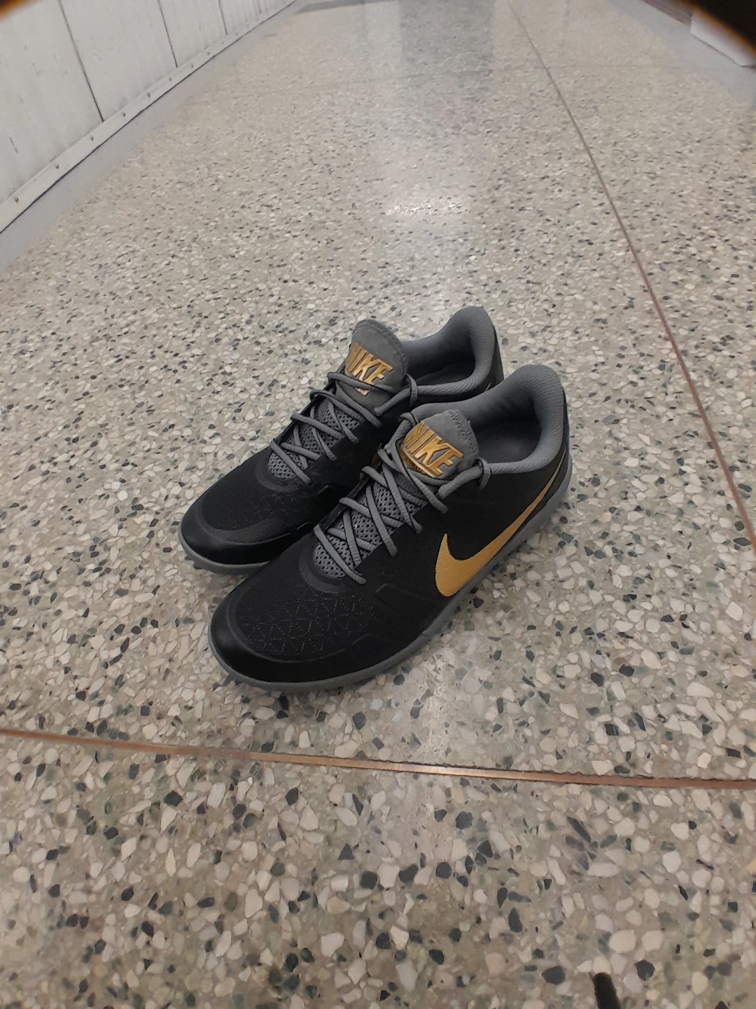Nike Running Shoes Men's Size 8 Black Gold Men's Size 8 - photo 3