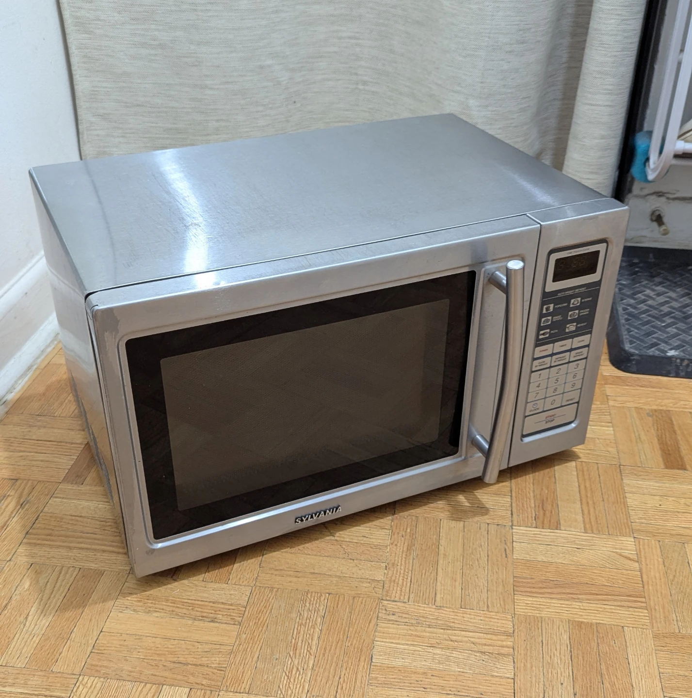Compact Microwave 900W \ 0.9cu.ft. Countertop Oven