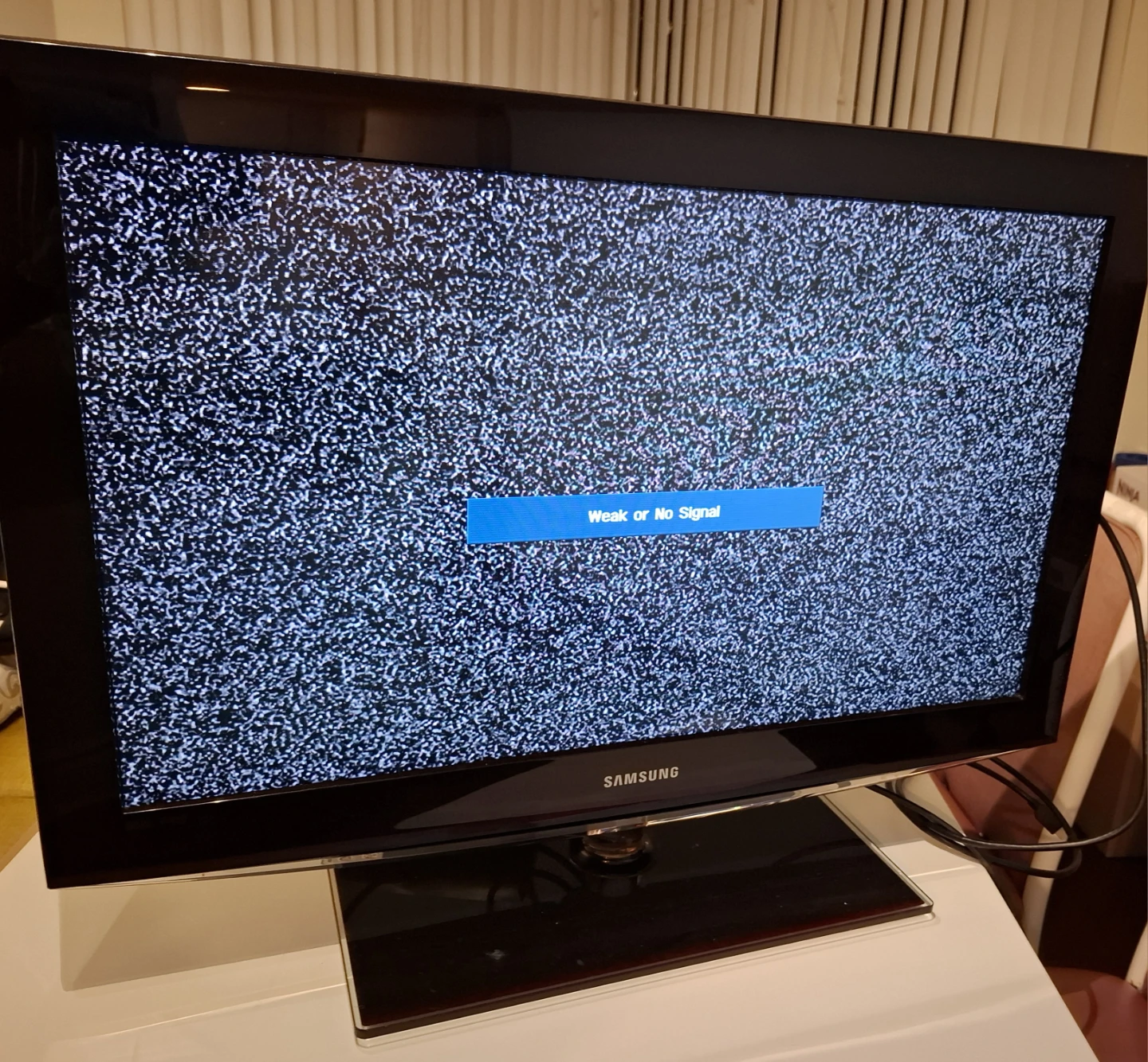 Samsung 32" HD TV - photo 2