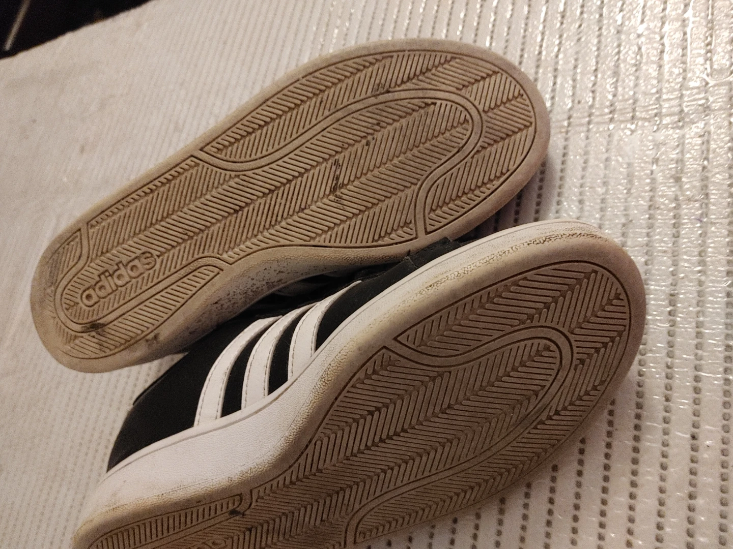 Adidas black and white sneakers size 7 - photo 4
