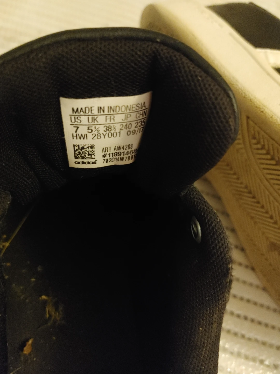 Adidas black and white sneakers size 7 - photo 5