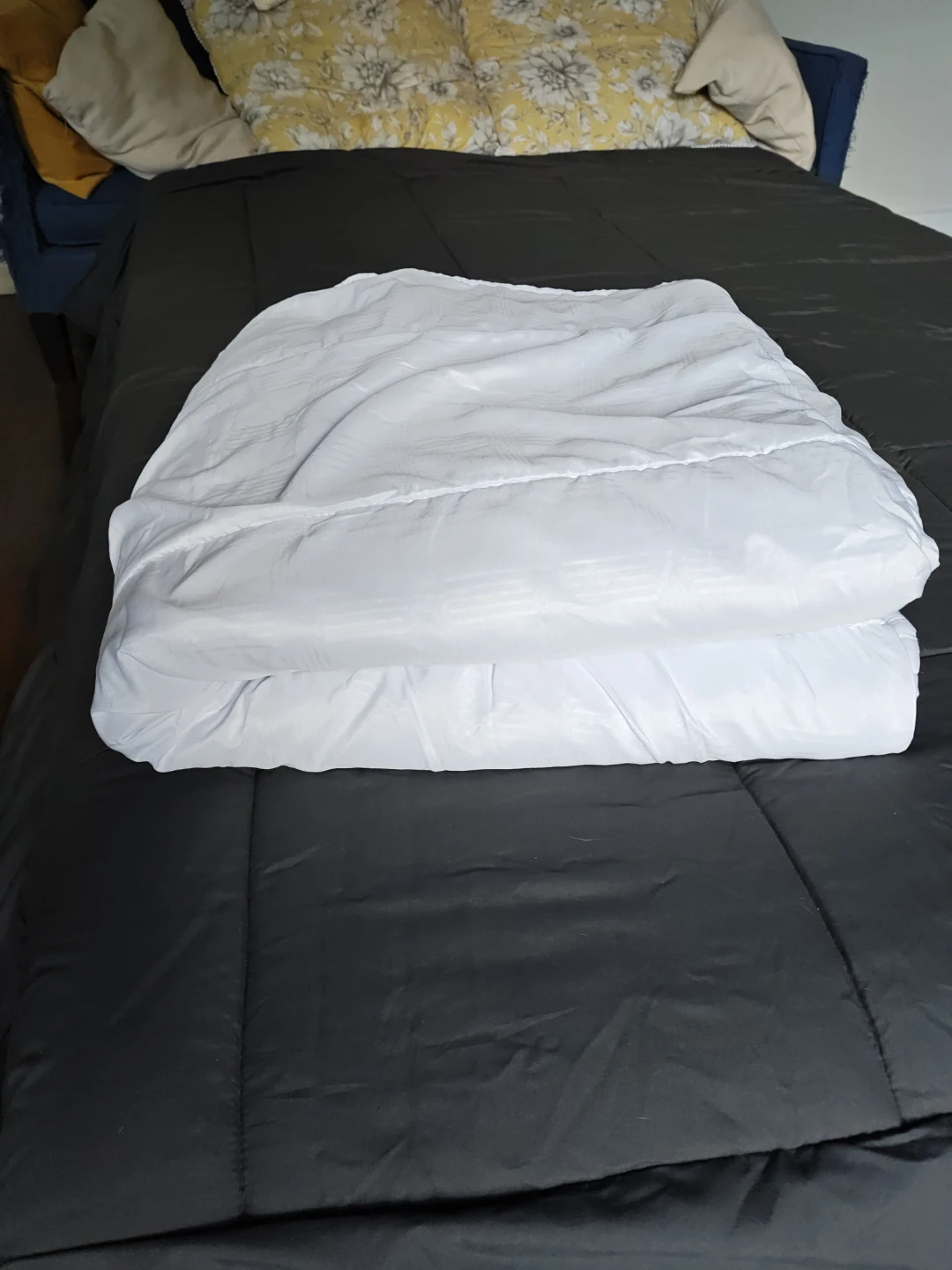 White Summer Comforter - photo 2