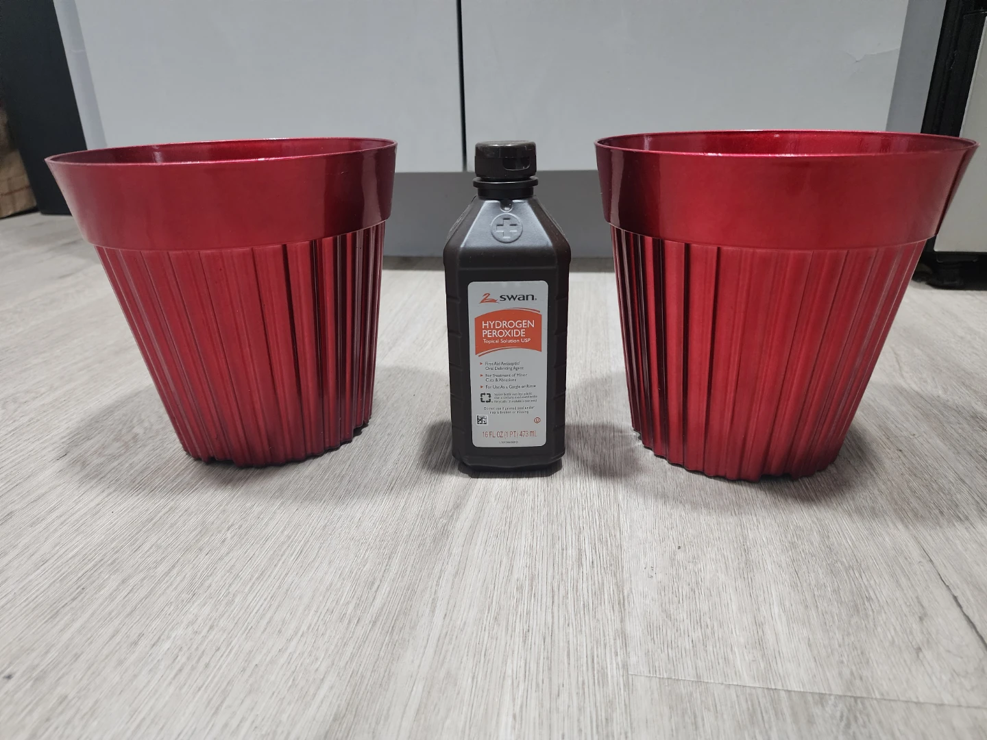 2 Red Decorative Flower Pots (NEW)