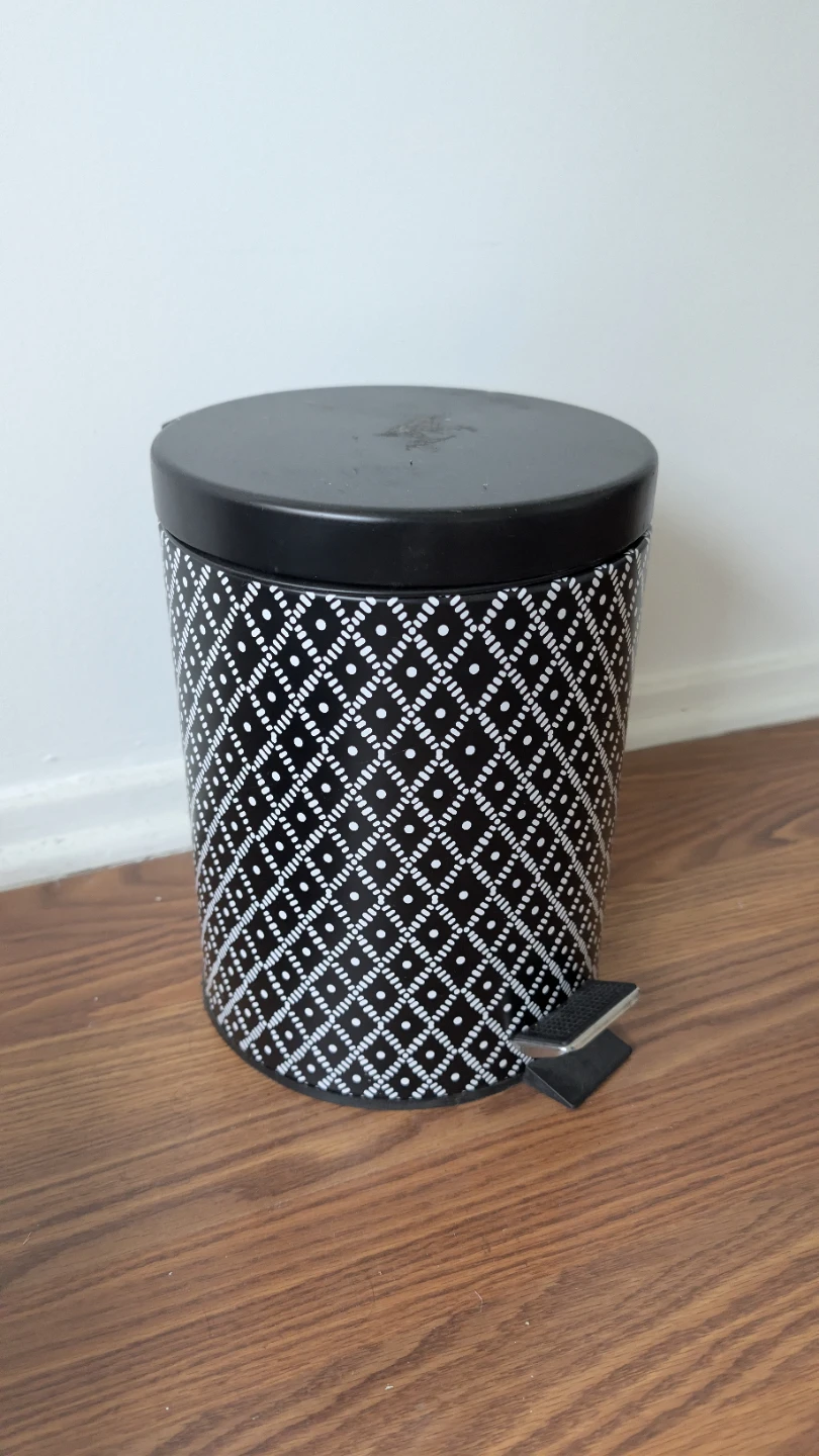 Black and White Geometric Pattern Pedal Trash Can