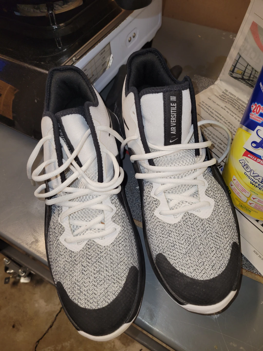 Nike Air Versatile III Basketball Shoes - photo 2