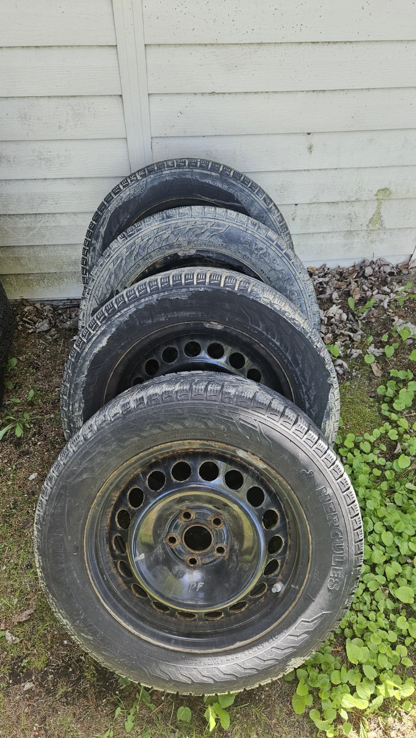 4 x Hercules Winter Tires on Rims 215/60R16