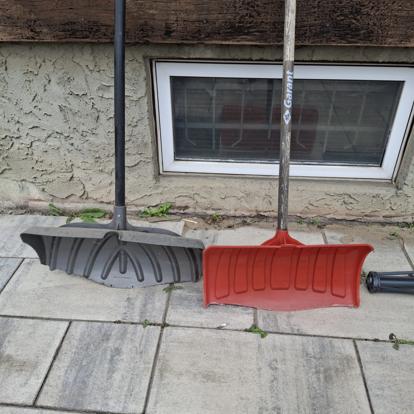 Snow Shovels * minor wear* $6 each - photo 4