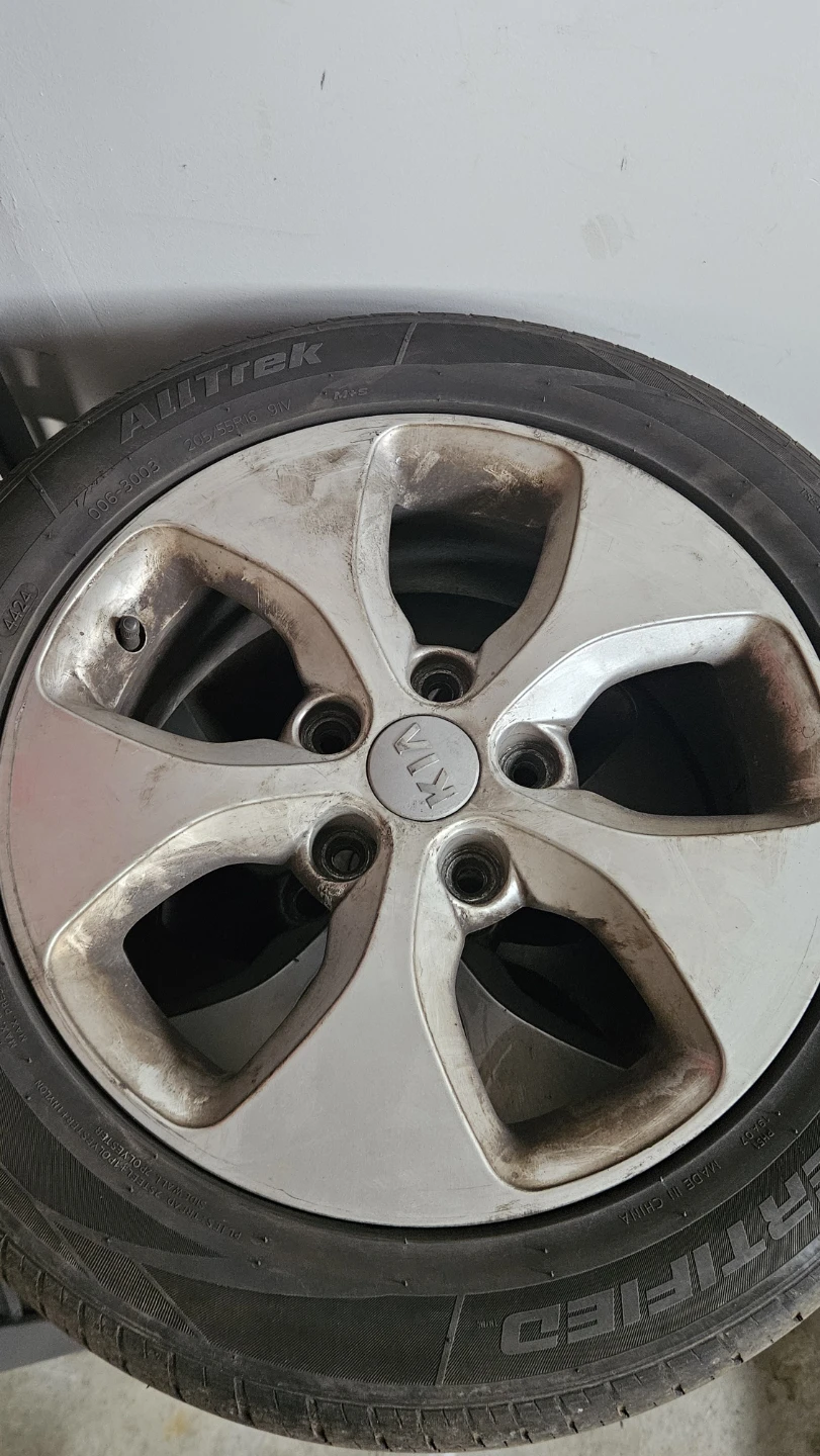 Set of 4 Kia AllTrek Tires with Rims - photo 2