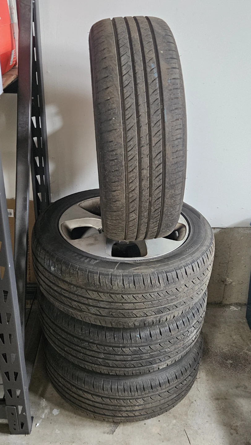 Set of 4 Kia AllTrek Tires with Rims - photo 5
