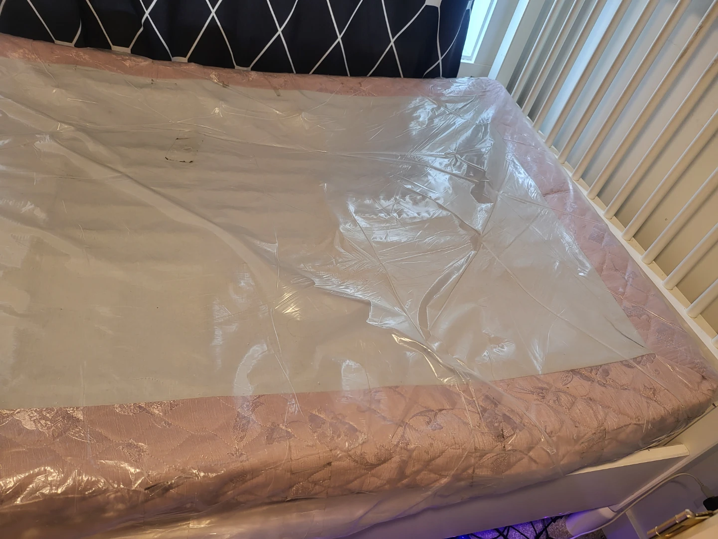 Bed spring with pink patterned side - photo 4