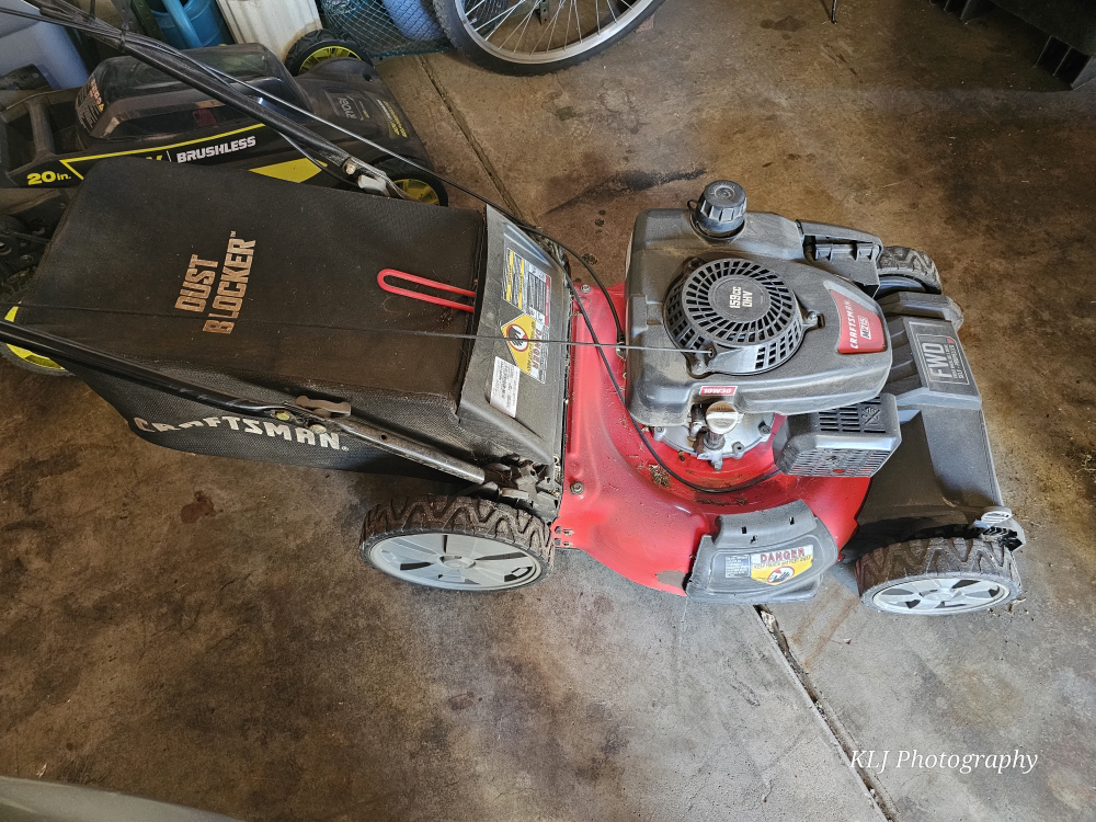 Craftsman M215 Self-Propelled Gas Lawn Mower
