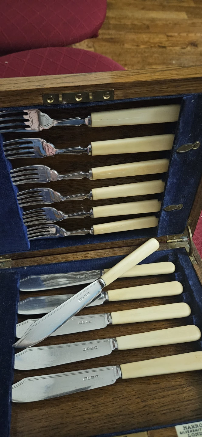 Harrods Ltd Silverware Set with Case - photo 2