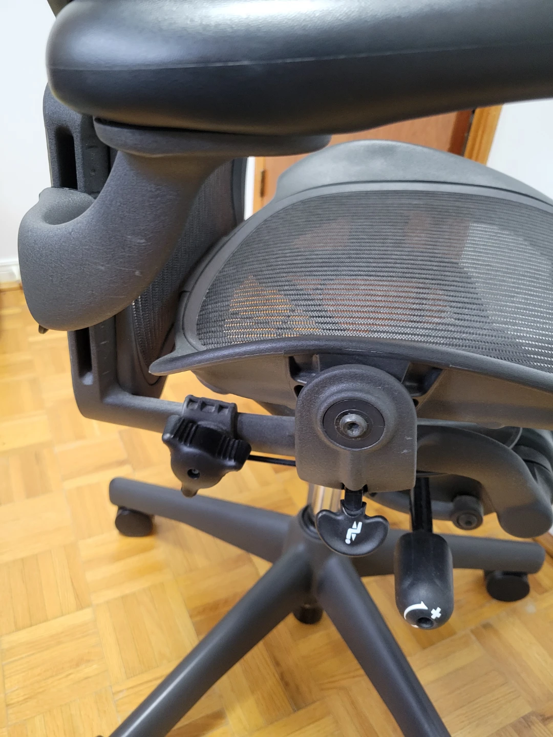 Herman Miller Aeron Office Chair Size B - photo 4