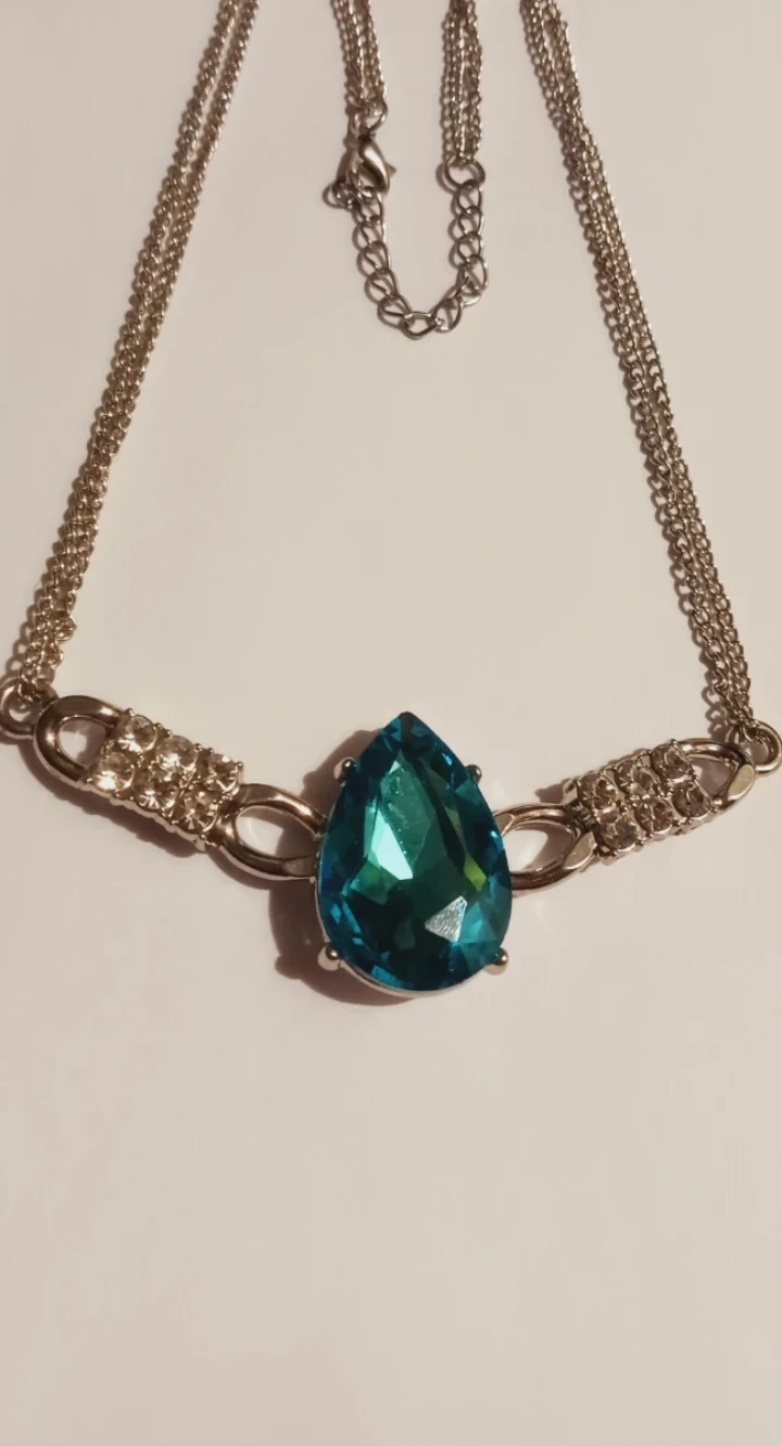 Gorgeous Teardrop Blue Gemstone Necklace - photo 4