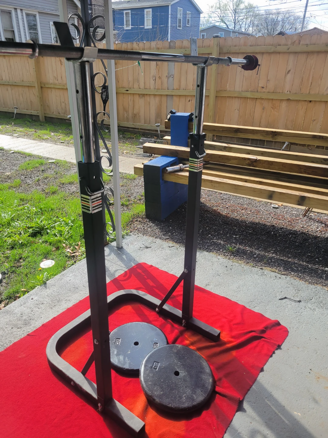 100LBs. 1" HOLE. 2-50s. PLATES    5' STRAIGHT BAR