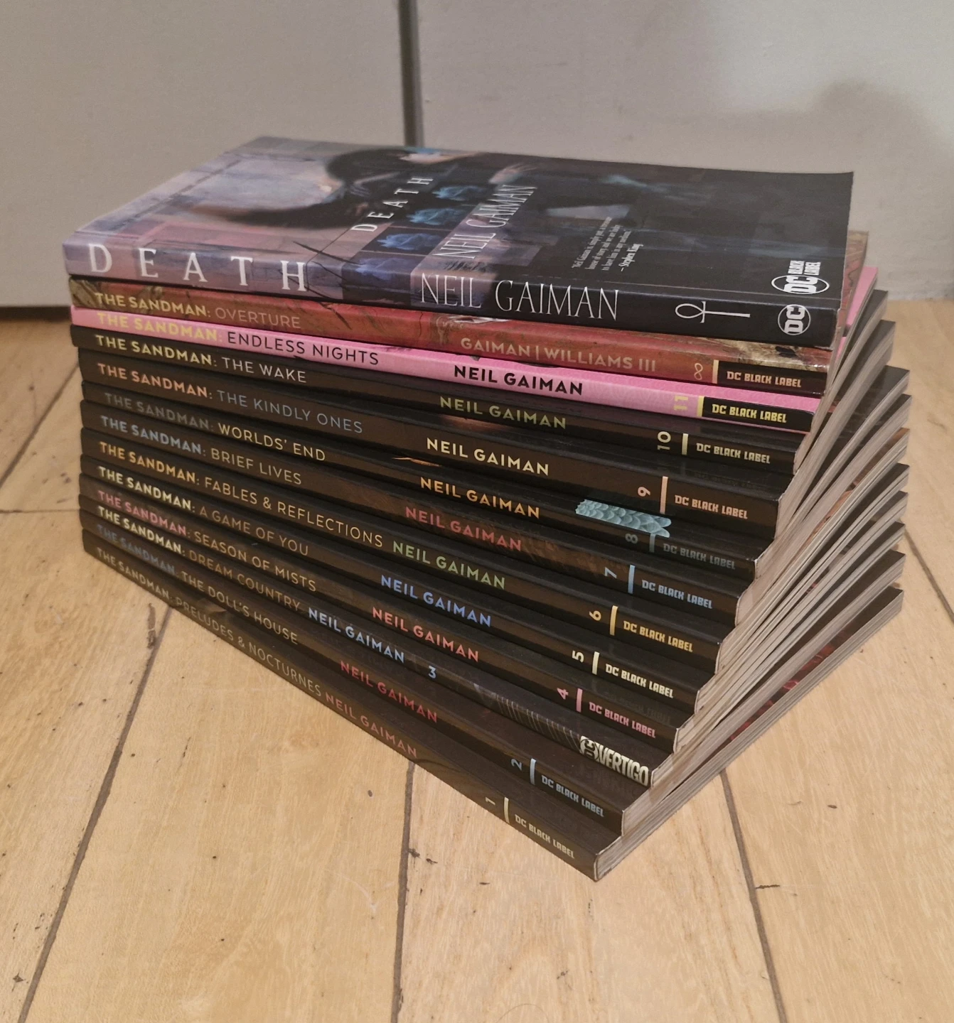 The Sandman comics by Neil Gaiman Volumes 1-10 + Extras