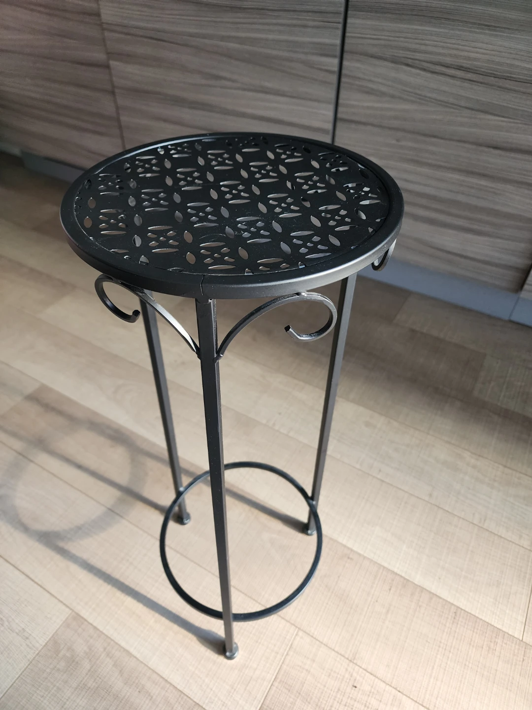 Black Round Metal Plant Stand - photo 2