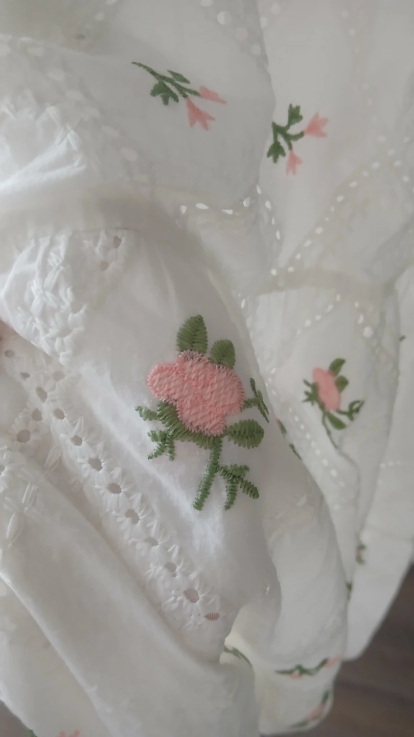 White embroidered tiered dress with pink floral detail - photo 2