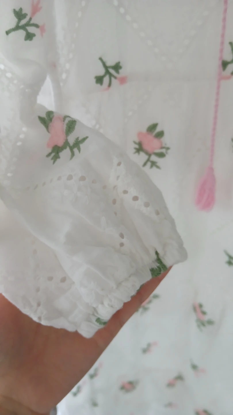 White embroidered tiered dress with pink floral detail - photo 3