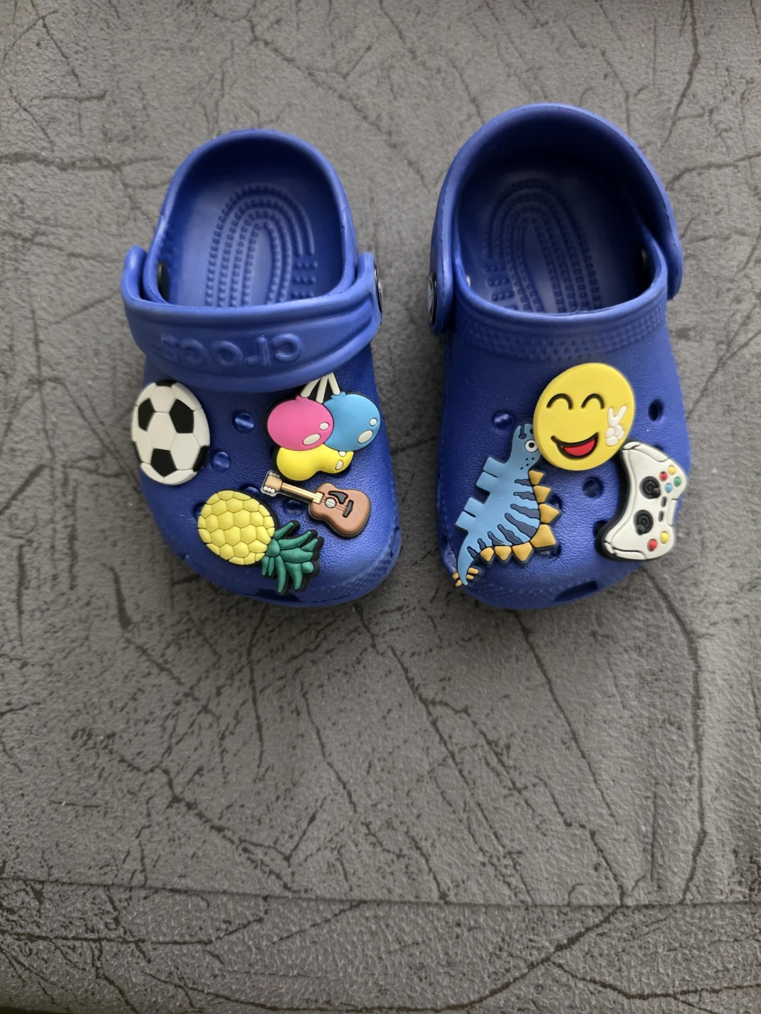 Crocs Kids Size 2/3 Blue Jibbitz Clogs - photo 2
